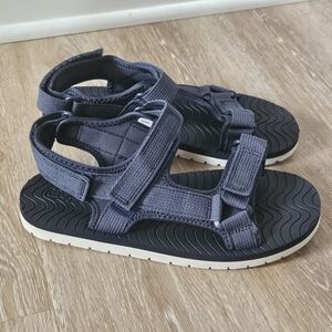 Big boys size 6 navy blue fisherman sandals hiking sandals velcro sandals Chacos